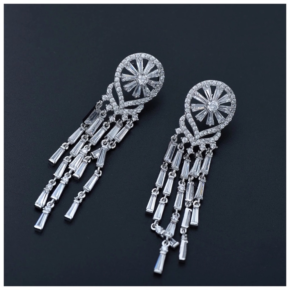 🌷 Swarovski Crystals The Korri Long Dream Catcher Earrings - Picture 2 of 3